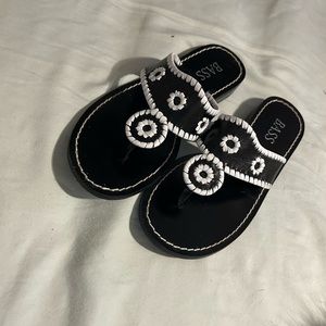 Bass sandals